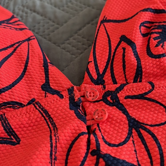 Red bikini set size small with built in padding - Picture 2 of 3